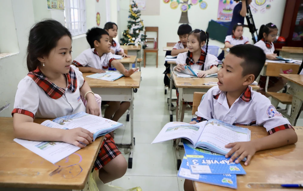 miễn phí sách giáo khoa.jpg