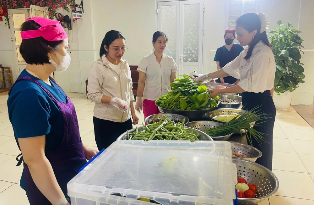 thịt lợn bệnh bữa ăn bán trú 00.jpg