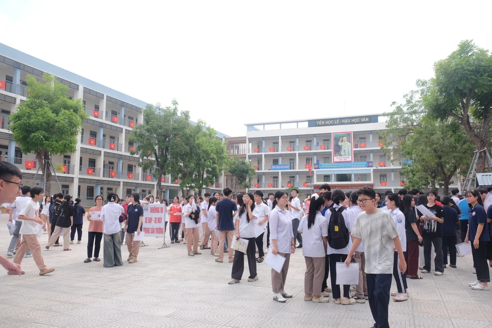 THI VÀO LỚP 10 10.JPG