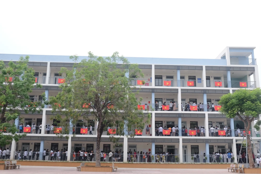 THI VÀO LỚP 10 11.JPG