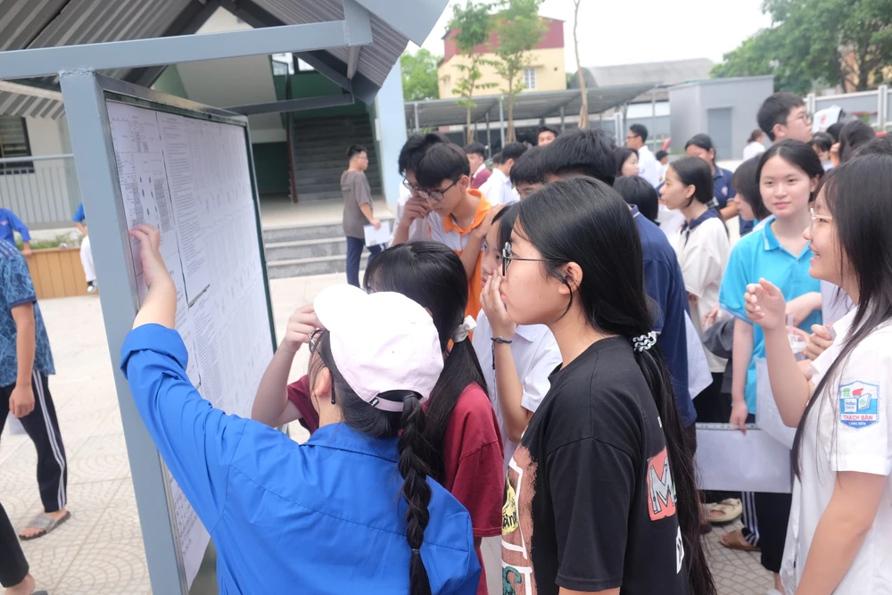 THI VÀO LỚP 10 3.JPG