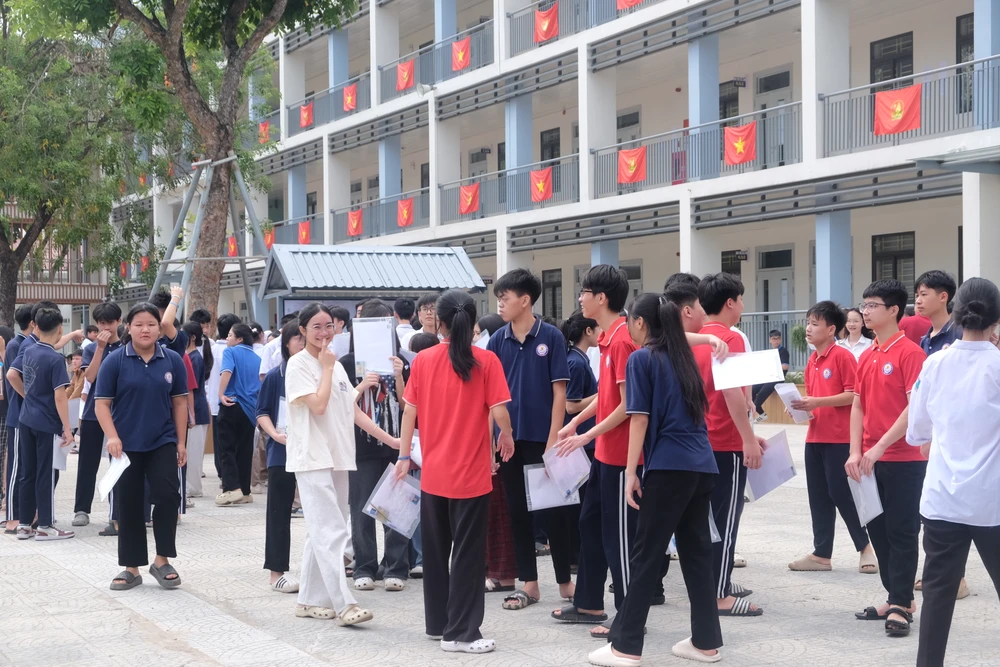 THI VÀO LỚP 10 8.JPG