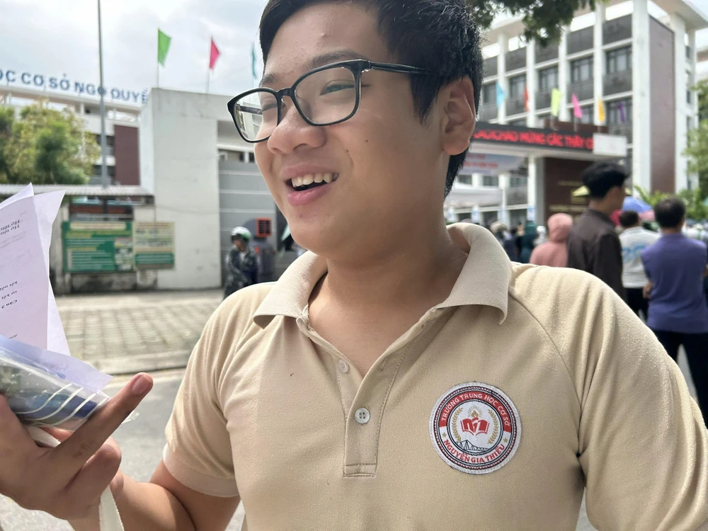 đề văn thi lớp 10 1.jpg