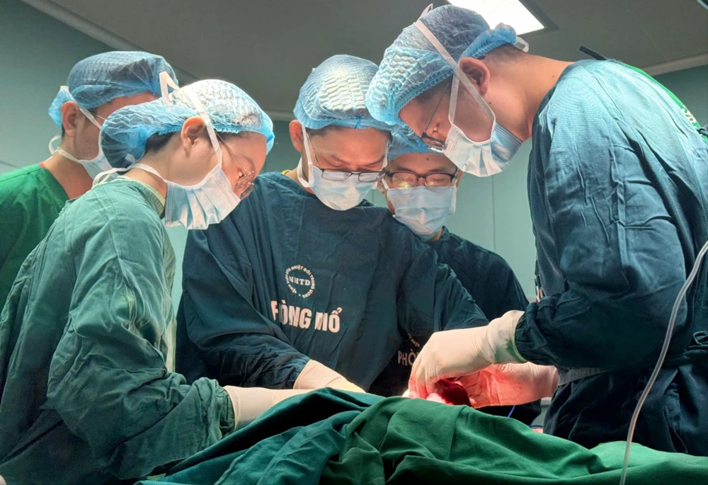 nơ vi hắc tố 1.jpg