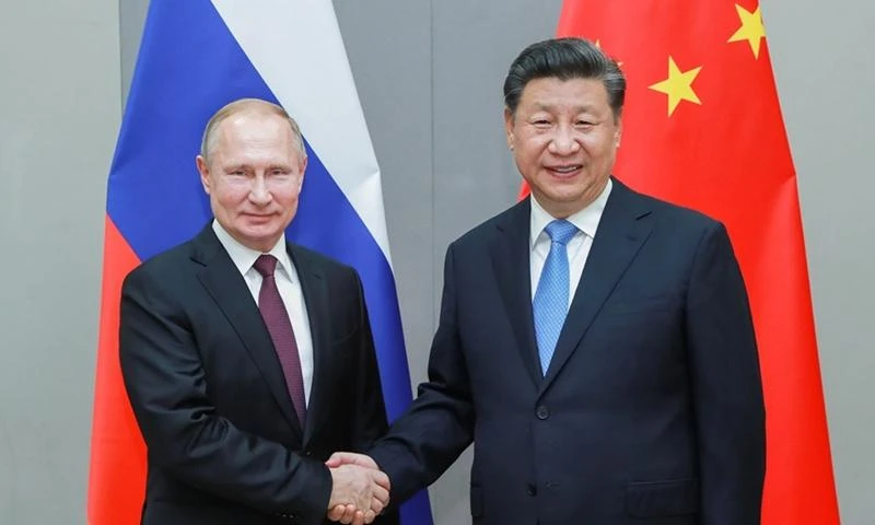 Tổng thống Nga Vladimir Putin (trái) và Chủ tịch Trung Quốc Tập Cận Bình (phải). Ảnh: XINHUA