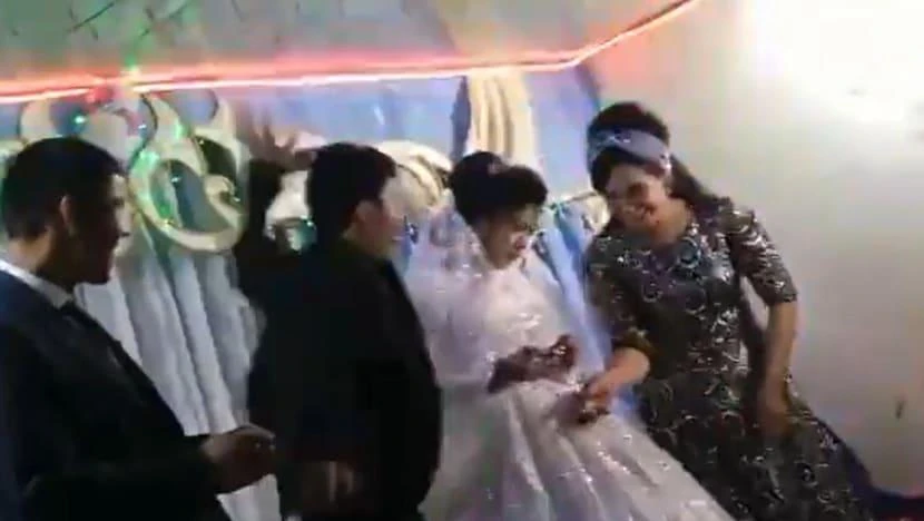 Chú rể đánh cô dâu ngay tại đám cưới chỉ vì thua một trò chơi. Ảnh: TWITTER