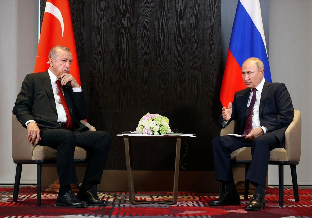 Tổng thống Nga Vladimir Putin (phải) và người đồng cấp Thổ Nhĩ Kỳ Tayyip Erdogan. Ảnh: REUTERS