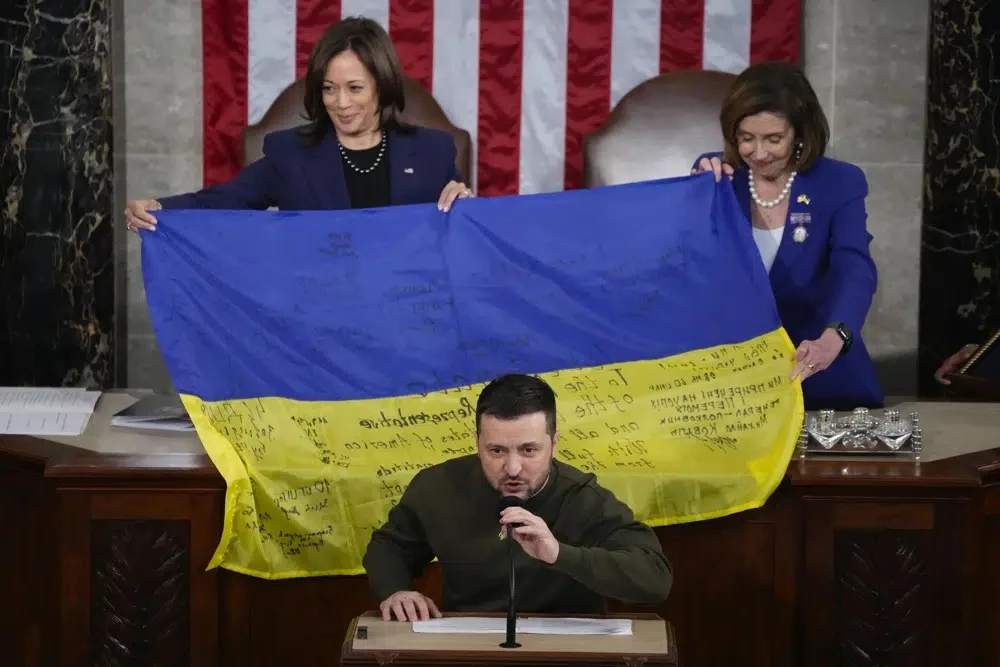 Tổng thống Ukraine Volodymyr Zelensky phát biểu trước quốc hội Mỹ hồi tháng 12-2022. Ảnh: Jacquelyn Martin/AP Tổng thống Ukraine Volodymyr Zelensky phát biểu trước quốc hội Mỹ hồi tháng 12-2022. Ảnh: Jacquelyn Martin/AP