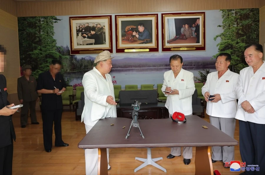 Lãnh đạo Triều Tiên Kim Jong-un tại chuyến thị sát nhà máy sản xuất vũ khí từ ngày 3 đến 5-8. Ảnh: KCNA