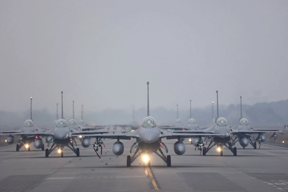 Phi đội tiêm kích F-16V của Đài Loan, ảnh chụp vào tháng 1-2022. Ảnh: Ann Wang/REUTERS