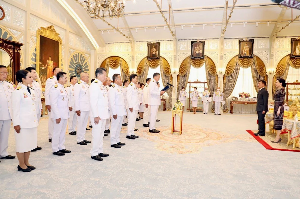 Tân Thủ tướng Srettha Thavisin (đang phát biểu) cùng 33 bộ trưởng tuyên thệ nhậm chức trước Nhà Vua Maha Vajiralongkorn hôm 5-9. Ảnh: TWITTER