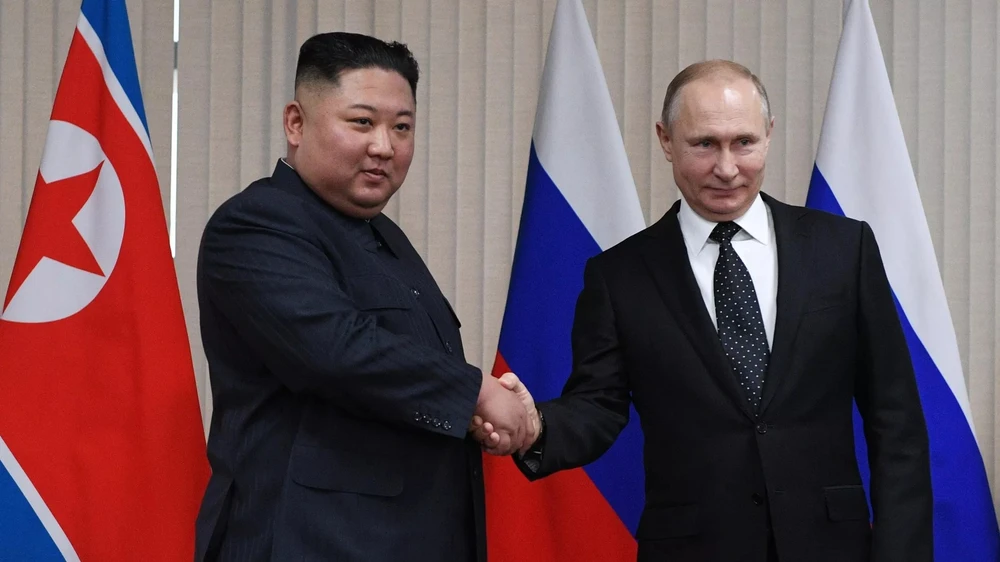Lãnh đạo Triều Tiên Kim Jong-un (trái) và Tổng thống Nga Vladimir Putin trong cuộc gặp tại Nga năm 2019. Ảnh: RIA NOVOSTI