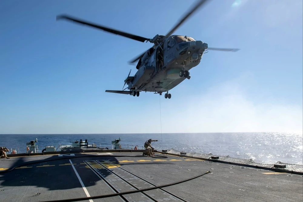 Trực thăng Canada.jpeg