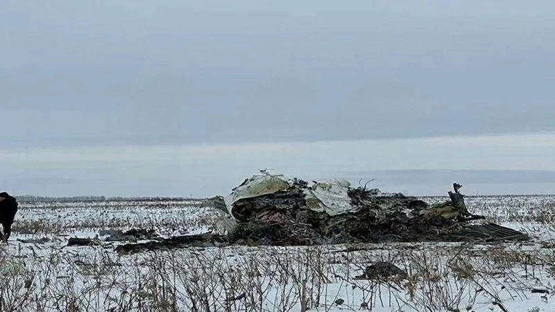 máy bay Nga chở tù binh Ukraine rơi