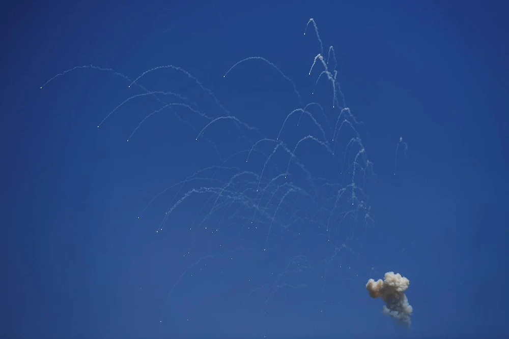 Hezbollah dội mưa rocket, UAV lớn chưa từng thấy vào Israel