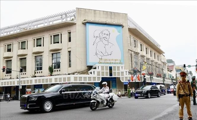 Lễ đón Tổng thống Nga Vladimir Putin thăm cấp Nhà nước tới Việt Nam .jpg