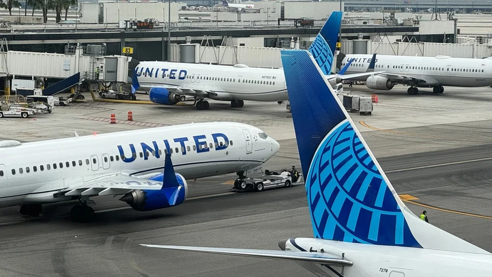 máy bay quay đầu Mỹ.jpg