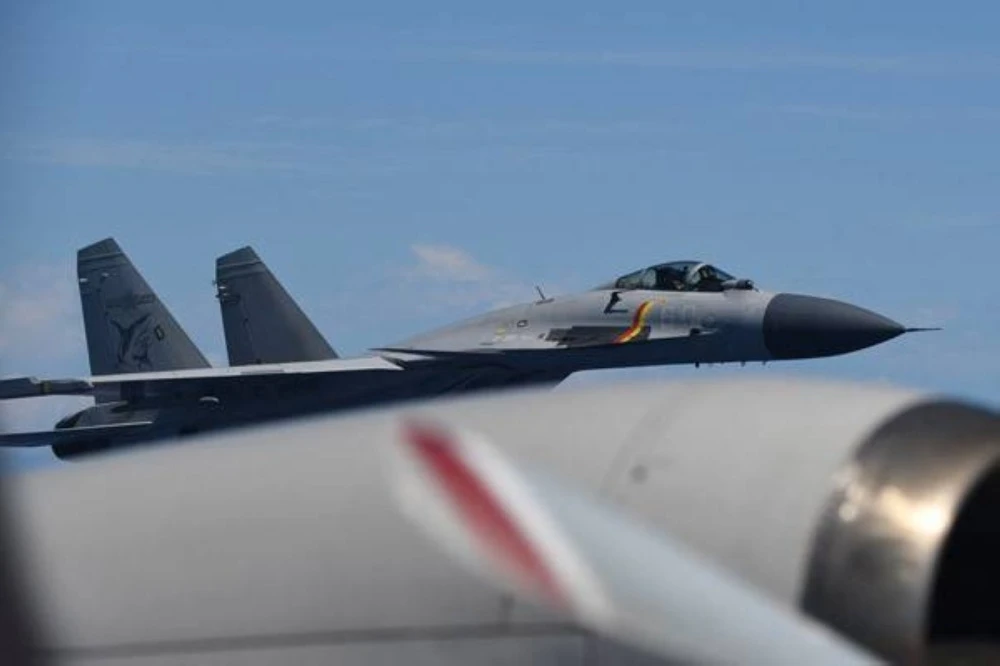 một máy bay chiến đấu.jpg