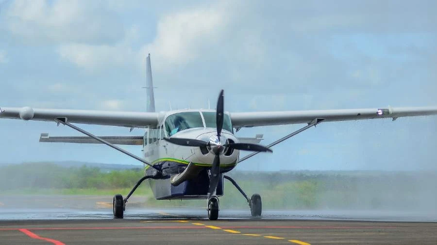 Máy bay quân sự .jpg