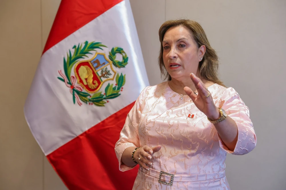 Peru phế truất tổng thống.jpg