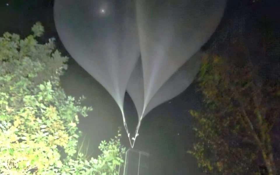 khinh khí cầu buôn lậu.jpg