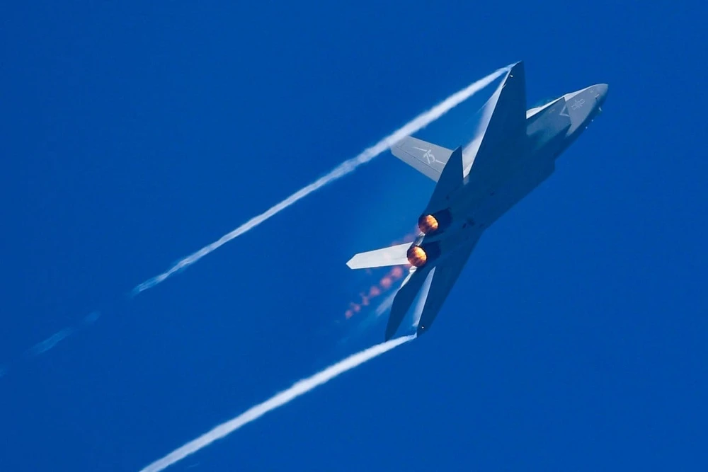 máy bay J-35A của Trung Quốc.jpg