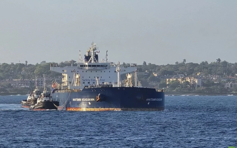 Tàu Nga chở 100.000 tấn dầu đã cập cảng Cuba .jpg