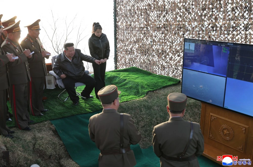 Triều Tiên phóng tên lửa5.jpg