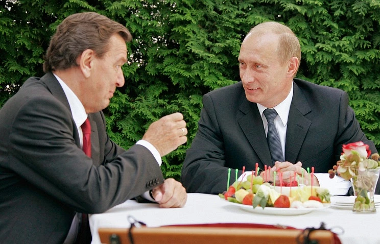 Châu Âu phản ứng đề xuất của ông Putin chọn cựu thủ tướng Đức làm trung gian đàm phán Nga-Ukraine.jpg
