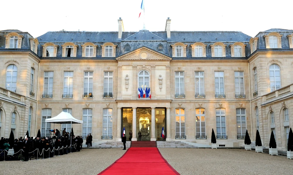 Công tố viên Pháp khám xét Điện Elysee.jpg