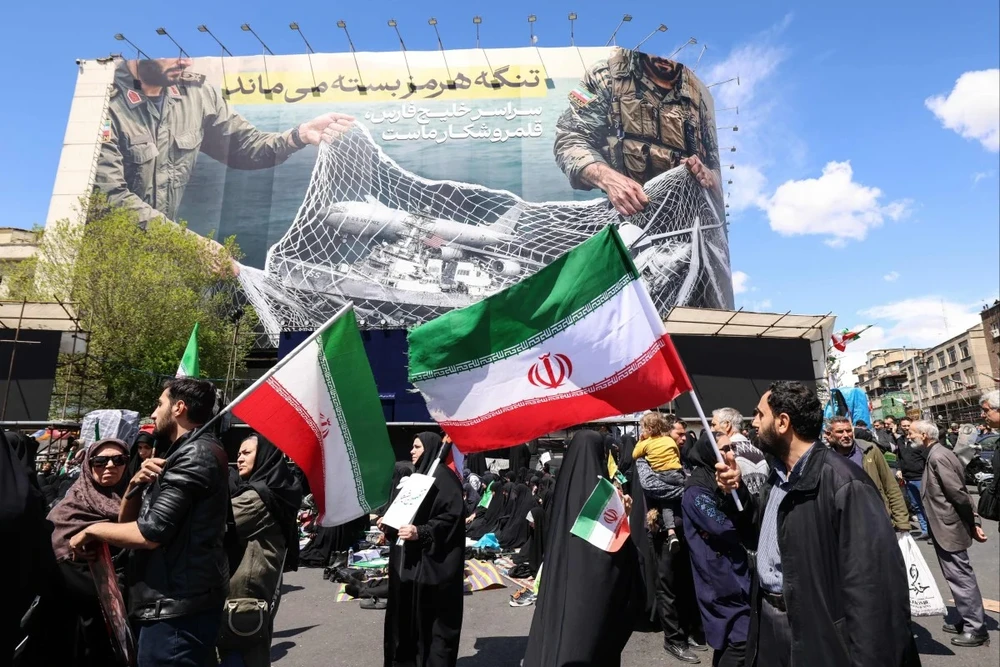 Mỹ, Iran tập kích lẫn nhau.jpg