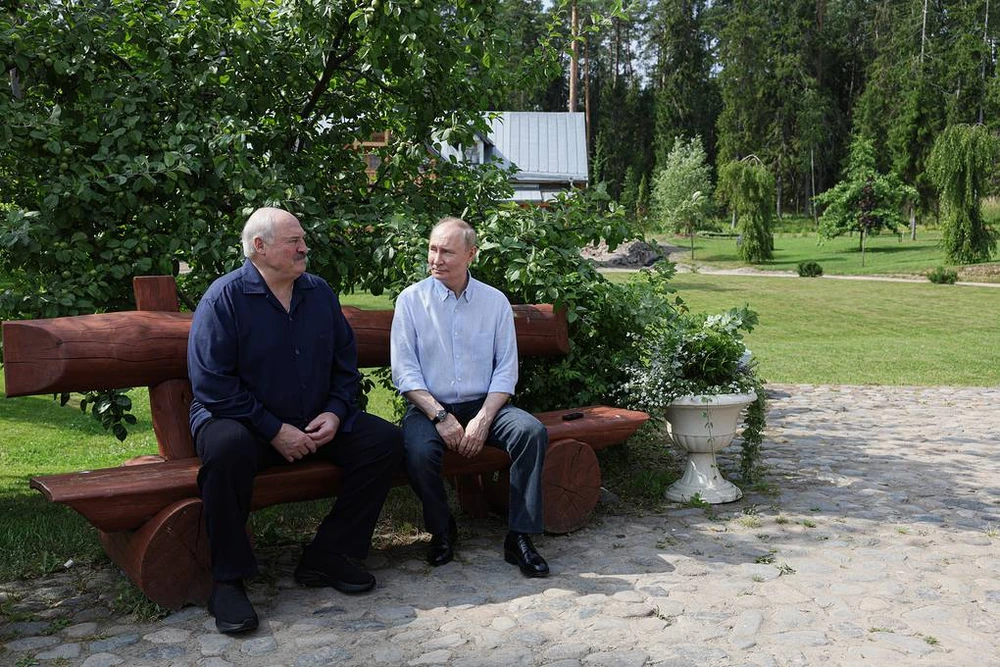 Ông Putin hội đàm với ông Lukashenko sau 'tối hậu thư' của Ukraine.jpg