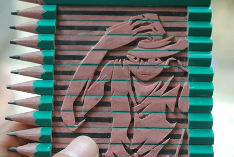 Hình khắc những nhân vật hoạt hình trên nhiều cây bút chì.