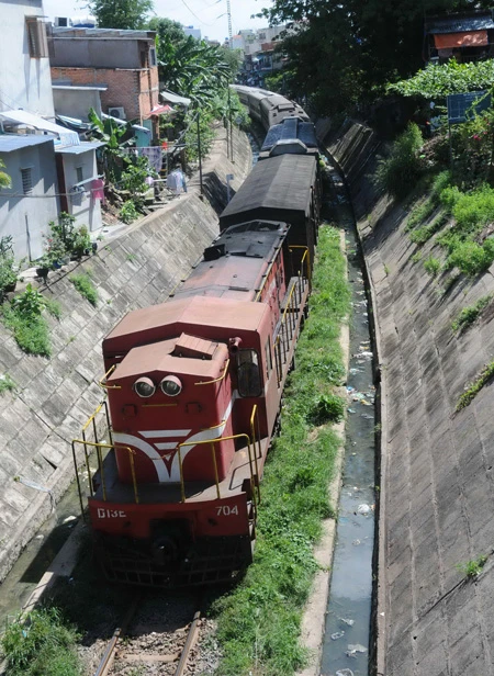 Vé tàu hỏa đắt hơn máy bay ảnh 2