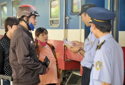 Vé tàu hỏa đắt hơn máy bay ảnh 3