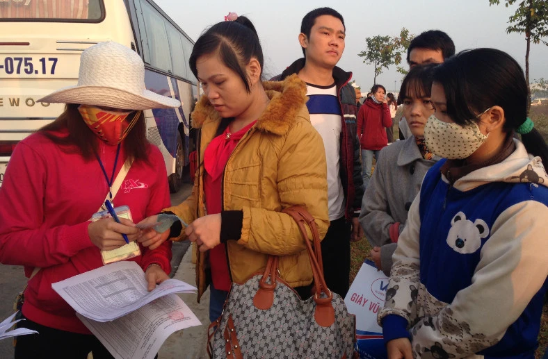 “Tấm vé nghĩa tình” đưa hàng nghìn công nhân về quê dịp Tết ảnh 8