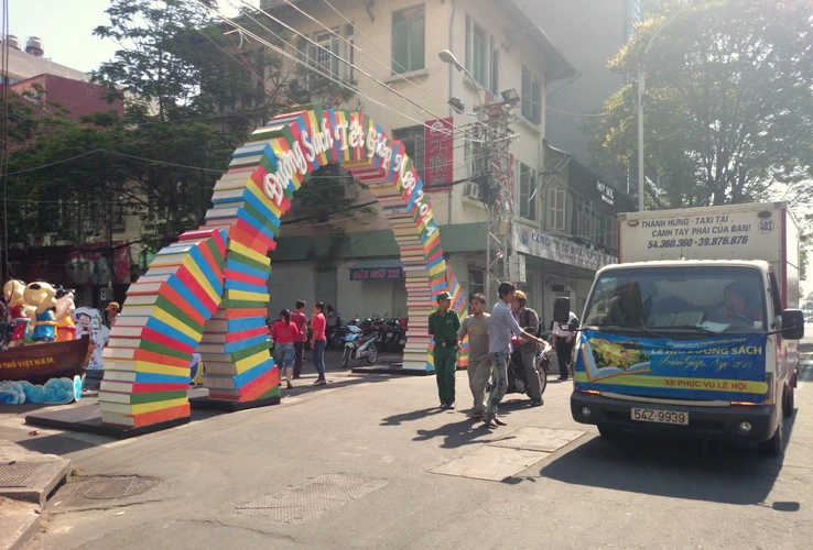 Đường hoa, đường sách trước ngày khai mạc ảnh 1