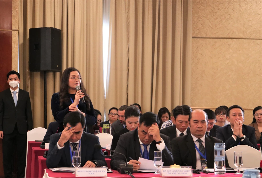 Bà Hứa Thị Bích Thu chia sẻ kinh nghiệm kinh doanh, tổ chức sản xuất đầu tư tại Lào.