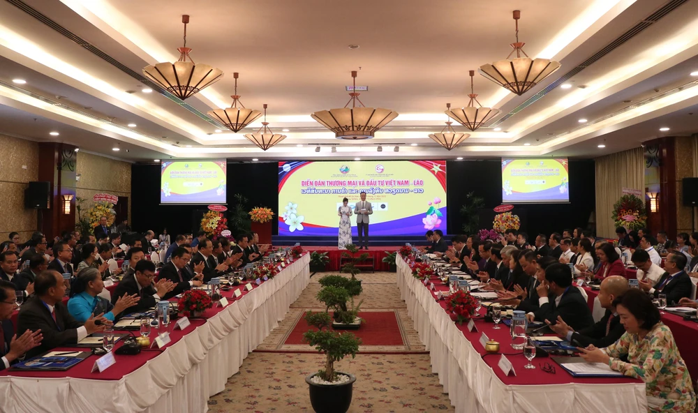 Toàn cảnh diễn đàn Thương mại và Đầu tư Việt Nam – Lào. Ảnh: VÕ THƠ
