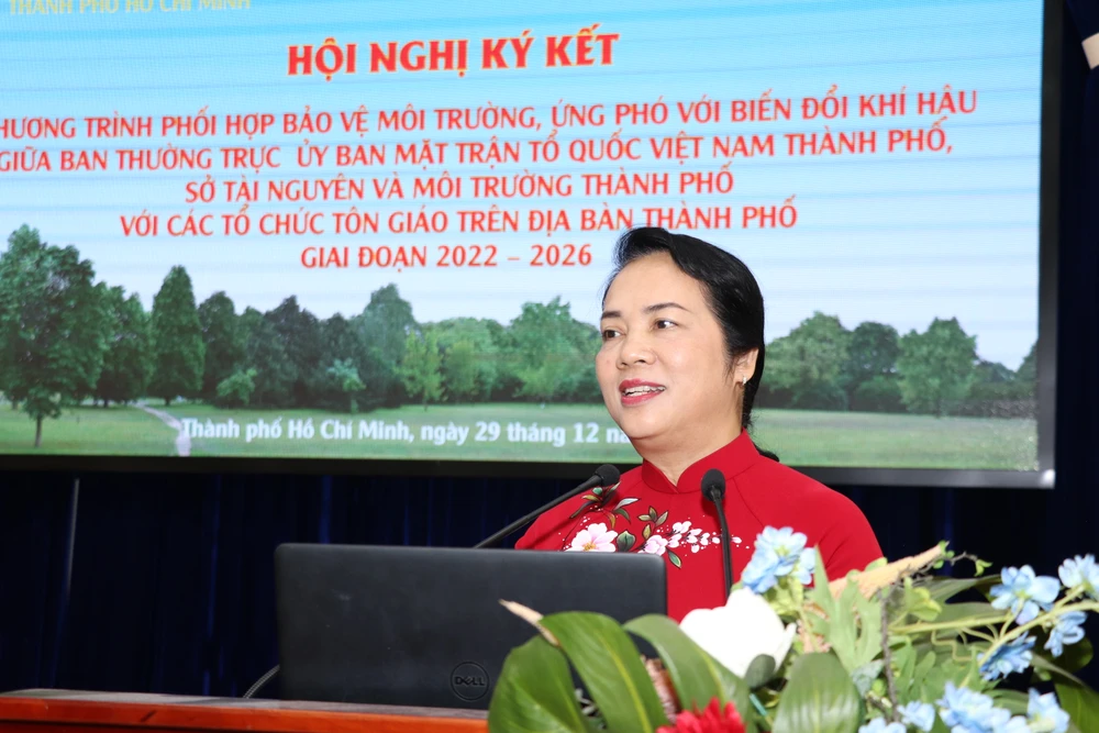 Bà Trần Kim Yến, Chủ tịch Ủy ban Mặt trận Tổ quốc Việt Nam TP phát biểu tại hội nghị