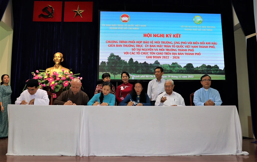 Các tổ chức Tôn giáo thực hiện nghi thức ký kết chương trình phối hợp công tác