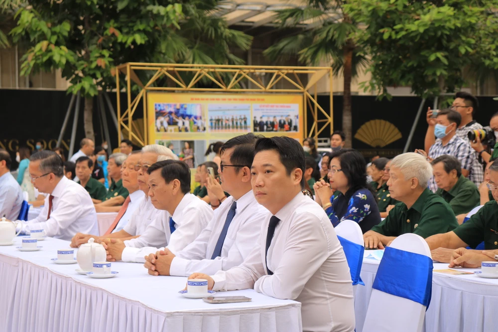 Các lãnh đạo tham dự Lễ khai mạc triển lãm. Ảnh:VT