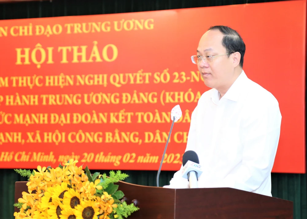 Phó Bí thư Thành ủy TP.HCM Nguyễn Hồ Hải báo cáo tại hội thảo. Ảnh: VÕ THƠ Phó Bí thư Thành ủy TP.HCM Nguyễn Hồ Hải báo cáo tại hội thảo. Ảnh: VÕ THƠ