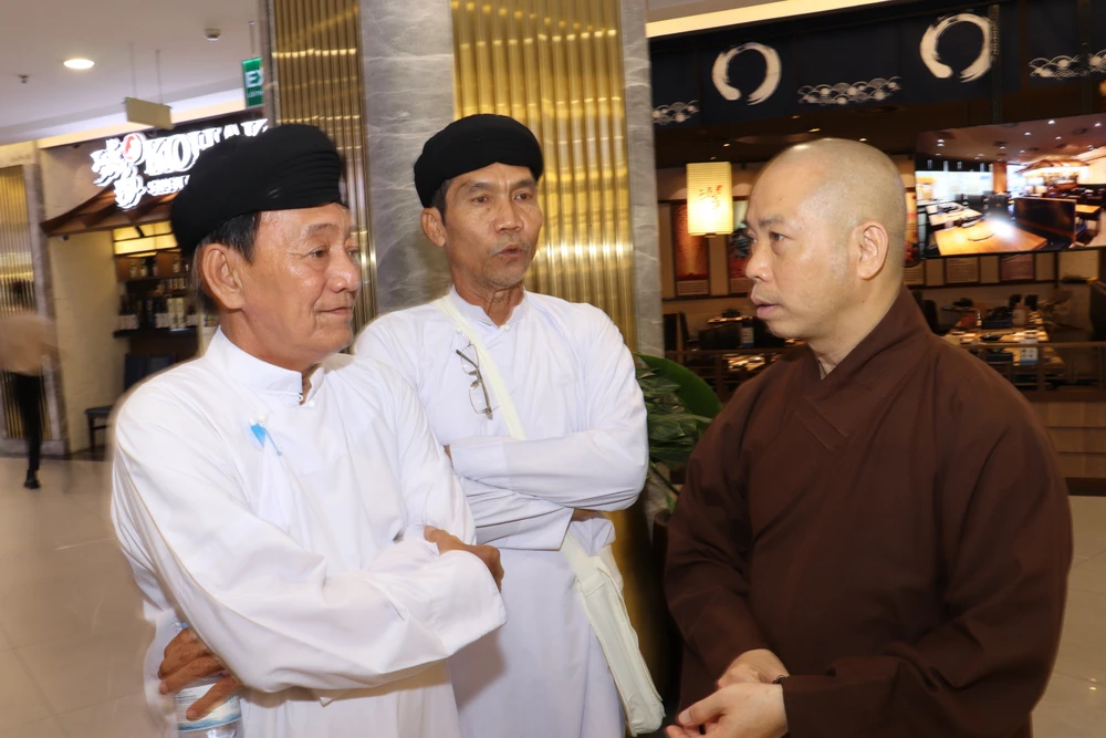 Đây là dịp để các tôn giáo có thể học hỏi, tìm hiểu thêm tôn chỉ, mục đích, đường hướng hoạt động của các tôn giáo bạn. Ảnh: PV