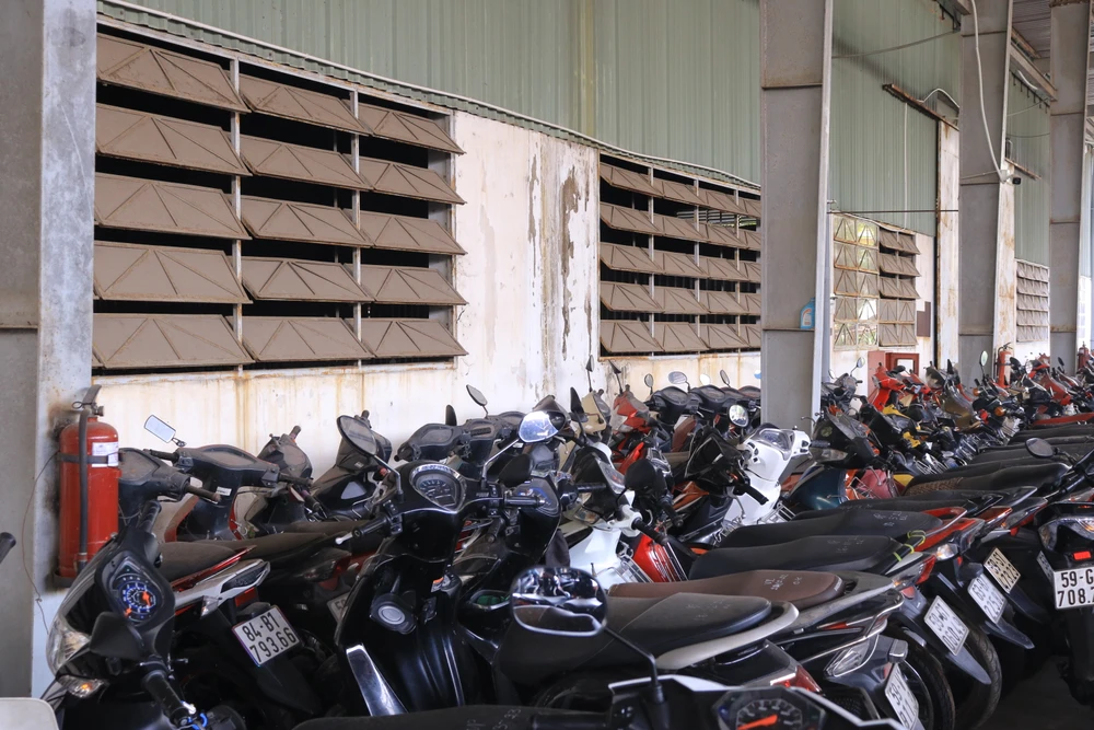 Phương tiện chữa cháy trang bị tại kho gồm các họng nước chữa cháy vách tường, máy bơm chữa cháy chạy bằng xăng và chạy bằng điện, bình chữa cháy xách tay, bình chữa cháy xe đẩy. Ảnh: VT