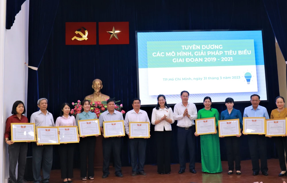 Dịp này Ủy ban MTTQ Việt Nam TP tuyên dương các mô hình, giải pháp tiêu biểu trong giai đoạn 2019-2021. Ảnh: VT