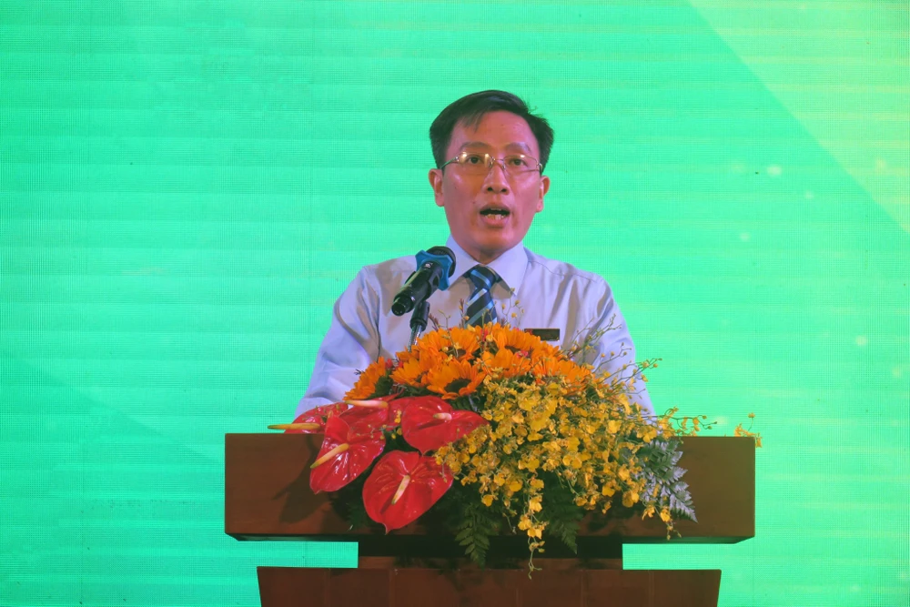 Bí thư chi bộ, Hiệu trưởng nhà trường Huỳnh Ngô Tịnh đã phát biểu ôn lại truyền thống Trường Đoàn Lý Tự Trọng. Ảnh: VT