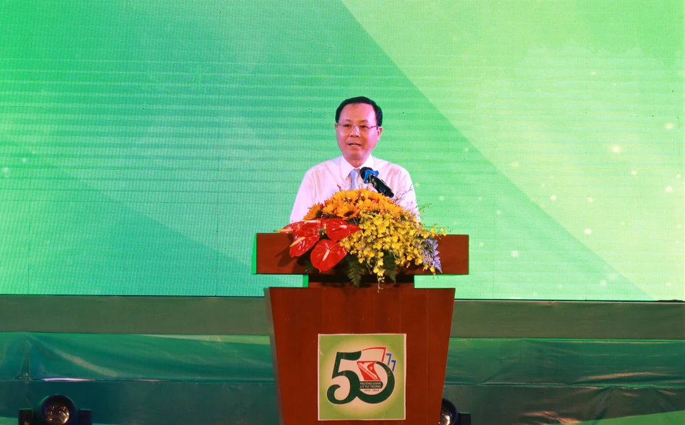 Phó Bí thư Thành ủy TP.HCM Nguyễn Văn Hiếu phát biểu chúc mừng tại lễ kỷ niệm. Ảnh: VT