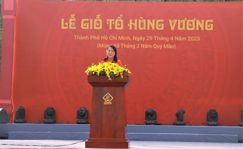 Chủ tịch Ủy ban MTTQ Việt Nam TP.HCM Trần Kim Yến phát biểu tại buổi lễ. Ảnh: VÕ THƠ