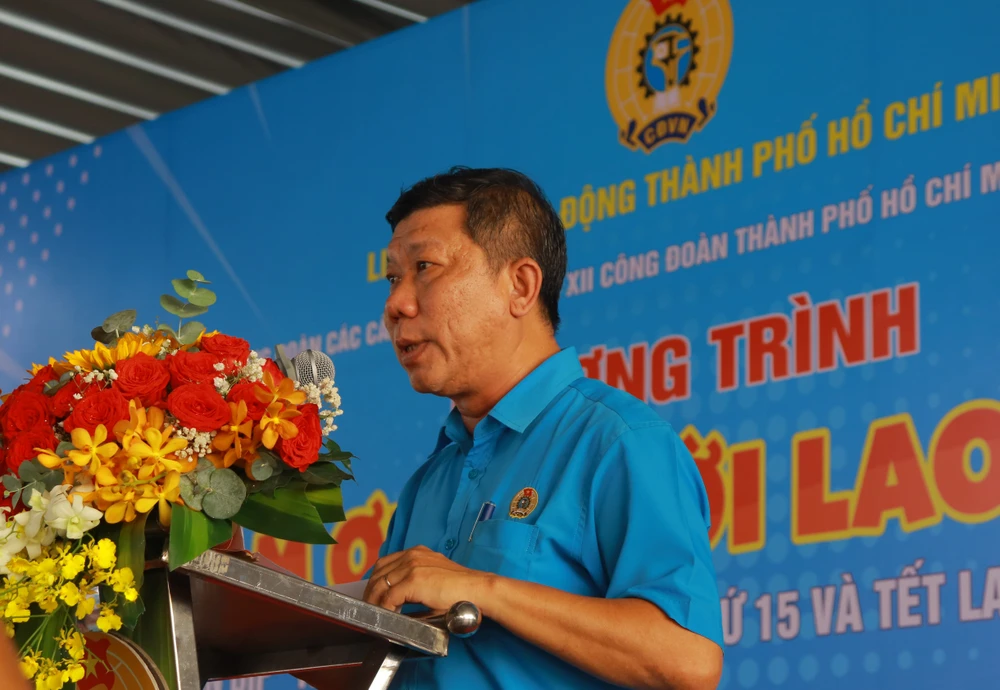 Phó Chủ tịch Thường trực Liên đoàn Lao động TP Trần Đoàn Trung phát biểu tại chương trình. Ảnh: VT